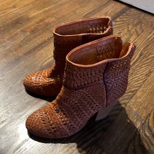 Rag & Bone NWOT size 6 booties leather